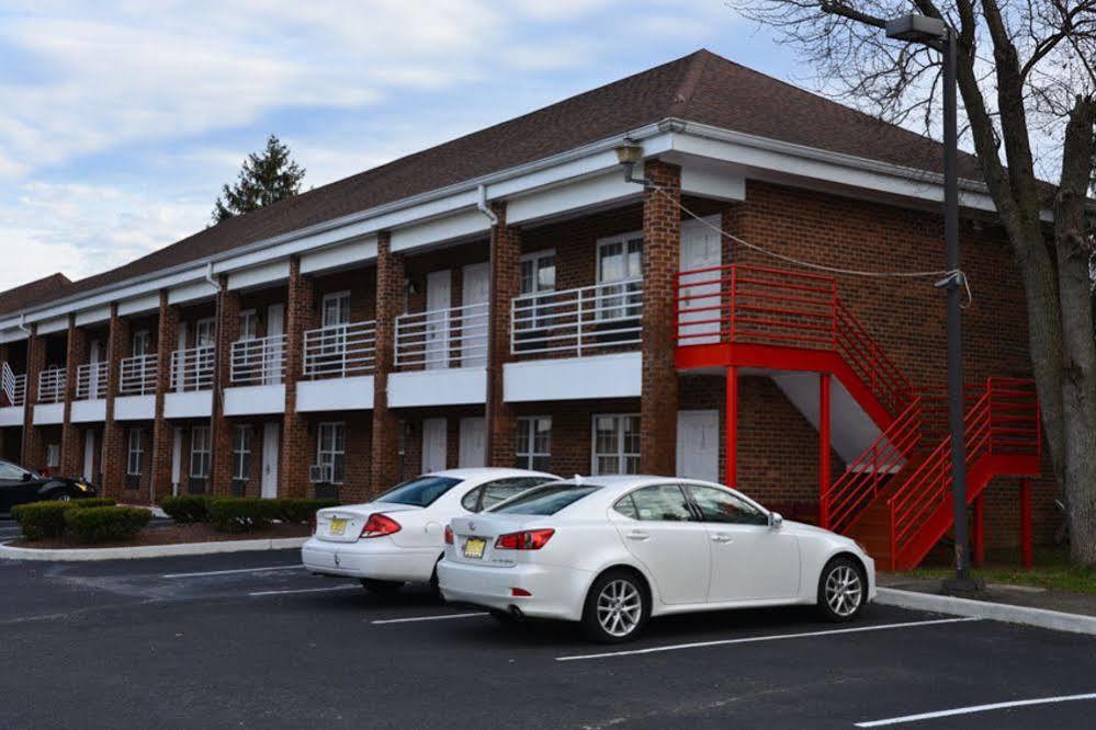 Village Inn Colts Neck Exterior photo